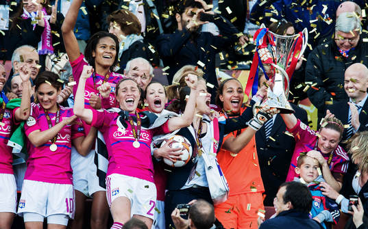 Camille Abily, Olympique Lyonnais, jubel, pokal