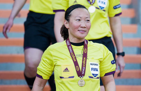 Jenny Palmqvist, domare, Sverige, med medalj