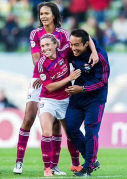 Wendie Renard, Camille Abily, Olympique Lyonnais, jubel