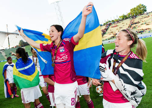 Lotta Schelin, Camille Abily, Olympique Lyonnais, jubel