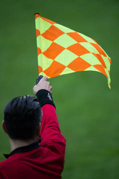 Linjedomare, assisterande domare, flagga, linjeflagga,
