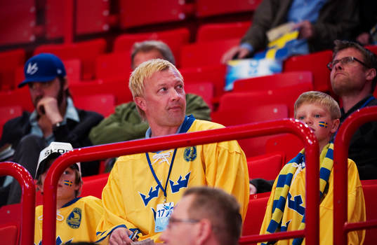 Magnus Hedman, före detta fotbollsspelare, sitter på