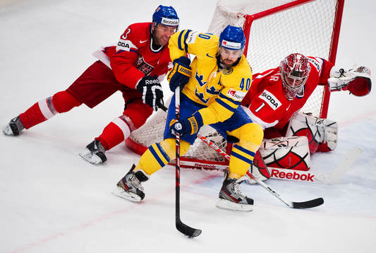 Henrik Zetterberg, Sverige, utmanar Jakub Kovar, målvakt,