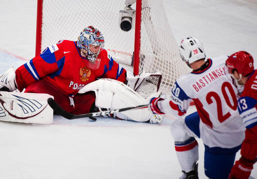 Anders Bastiansen, Norge, skjuter mot Semyon Varlamov,