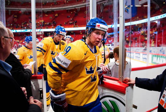 Nicklas Bäckström, Sverige, deppar när han lämnar