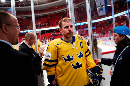 Daniel Alfredsson, Sverige, deppar när han lämnar