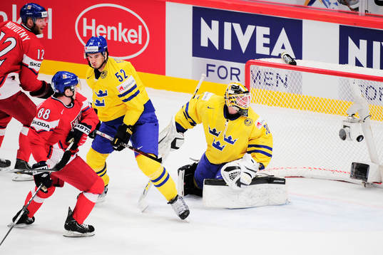 Viktor Fasth, målvakt, släpper in 1-2 från Jiri Novotny,