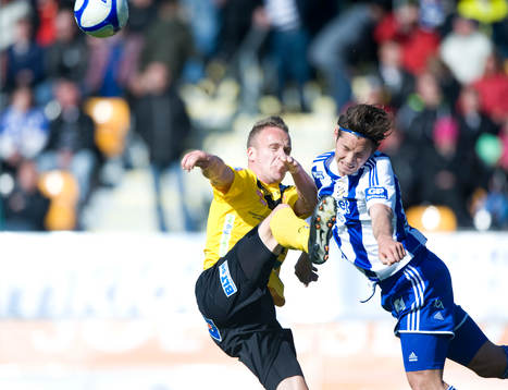 Varning, Marcus Ekenberg, Mjällby, sparkar Nordin Gerzic,