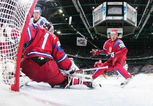 Semyon Varlamov, målvakt, Ryssland, räddar skott från