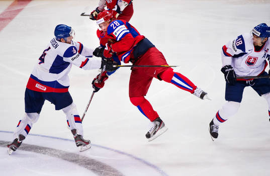Michal Sersen, Slovakien, tacklar Alexander Syomin, Ryssland