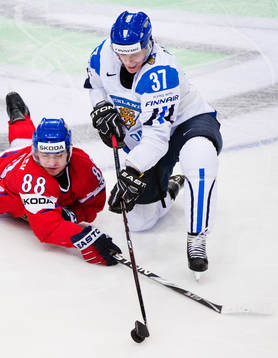 Jakub Petruzalek, Tjeckien, och Mika Pyörälä, Finland, i