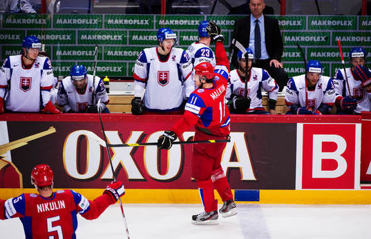 Yevgeni Malkin, Ryssland, åker förbi Slovakiens bås och