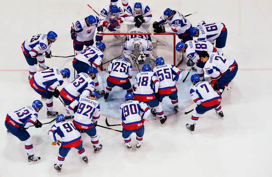Det slovakiska laget samlat runt Jan Laco, målvakt, innan