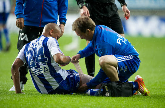 Mikael Dyrestam, IFK Göteborg, skadades och tvingades