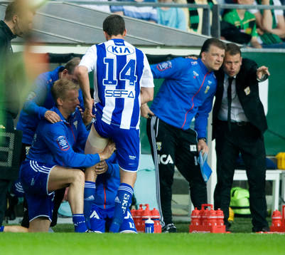 Mikael Stahre, tränare, IFK Göteborg, dirigerar medan
