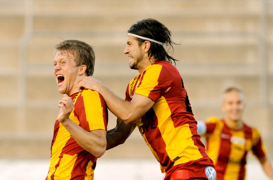 Anders Bååth, Syrianska gratuleras av Haris Skenderovic