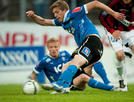Mikael Boman, skjuter in Halmstads andra mål