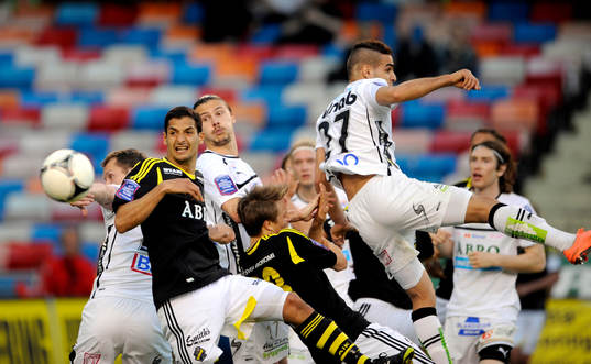Celso Borges, AIK når högst i en luftduell