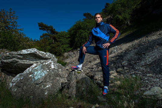 Johan Elmander i Adidaskläder