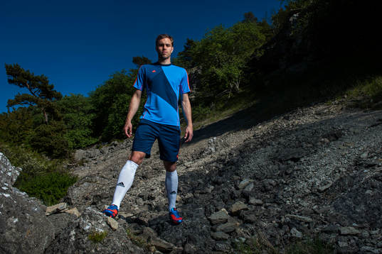 Johan Elmander i Adidaskläder