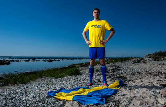 Johan Elmander i Adidaskläder