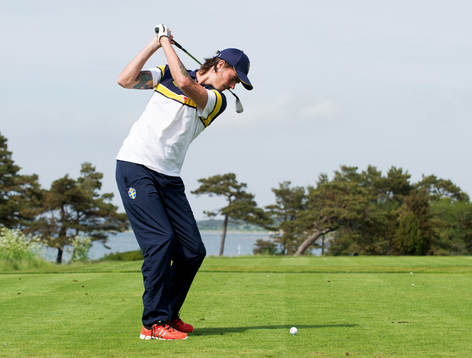 Delar av landslaget spelar golf, Mikael Lustig
