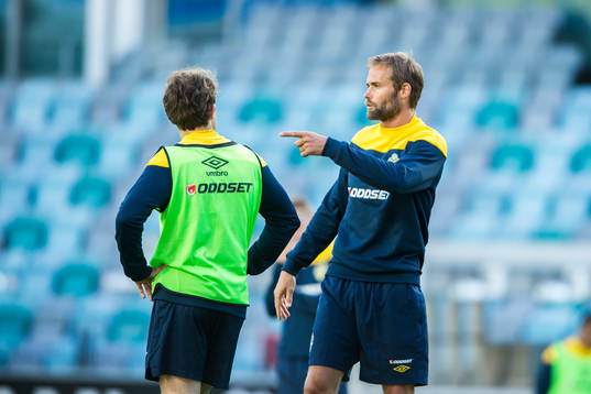 Olof Mellberg pratar spel