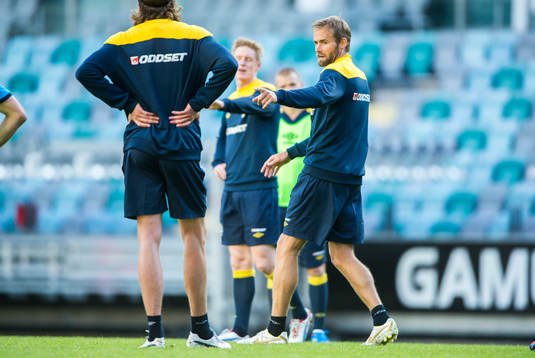 Olof Mellberg pratar spel
