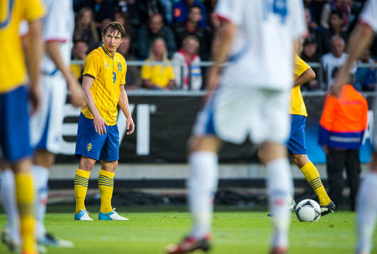 Kim Källström, Sverige, laddar för frispark