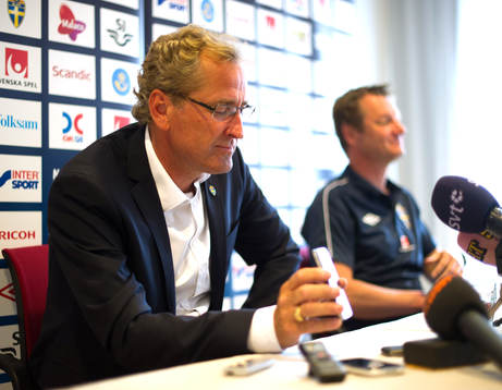 Förbundskapten Erik Hamrén håller presskonferens, här