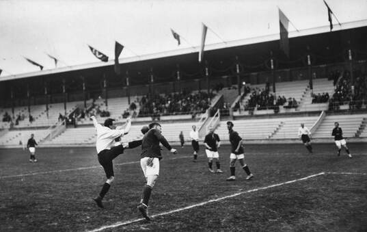 Olympiska spelen 1912. Från fotbollmatchen England-Finland