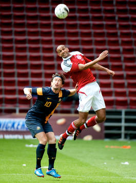 Simon Busk Poulsen, Danmark och Harry Kewell, Australien
