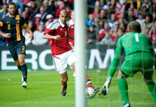 Simon Busk Poulsen, Danmark kommer fri men missar och det