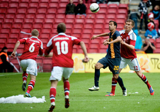 Alex Brosque, Australien och Andreas Bjelland, Danmark