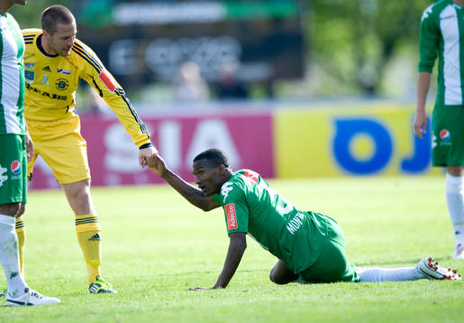 Fair play, Jose Monteiro, Hammarby, får hjälp upp