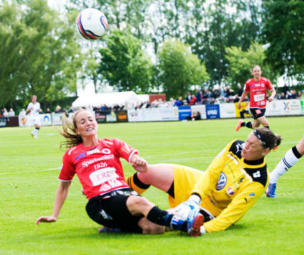 Kosovare Asllani, Kristianstad, friläge mot Caroline