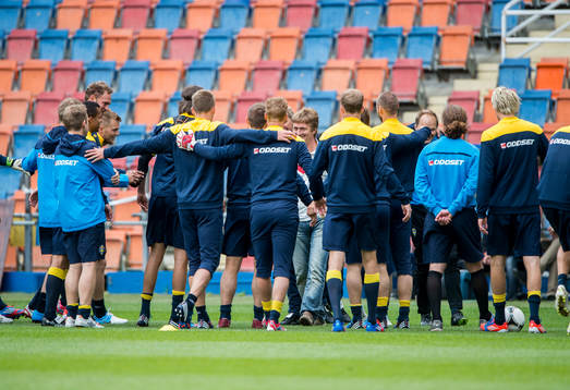 Laget skapar en jättekram runt Göran Göransson