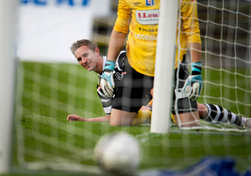 en nöjd Fredrik Olsson, Landskrona, ser bollen i mål men