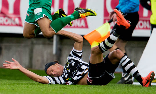 Fredrik Liverstam, Landskrona, kapar Bruno Santos da Silva,