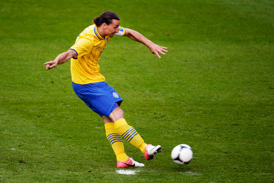 Ola Toivonen, Sverige fälls och det blir straff som Zlatan