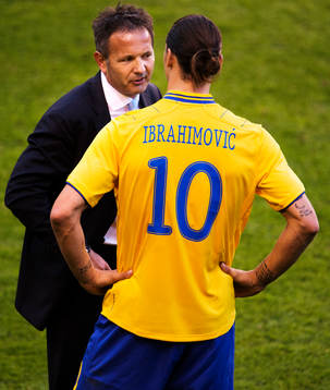 Sinisa Mihajlovic, förbundskapten, Serbien, pratar med