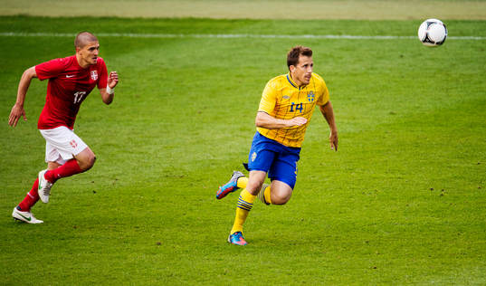 Tobias Hysén, Sverige, jagar bollen