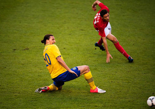 Zlatan Ibrahimovic, Sverige, tappar bollen