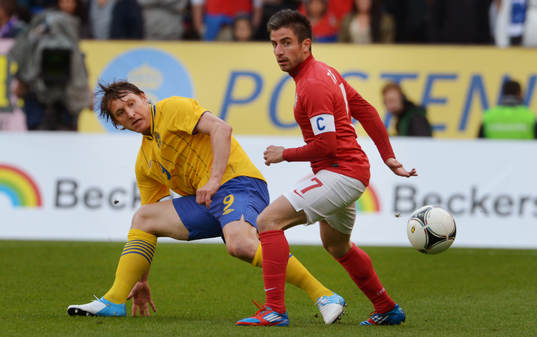 Kim Källström, Sverige, Aleksandar Ignjovski, Serbien
