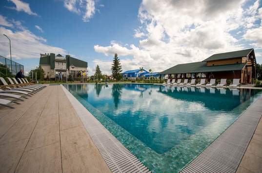 Rundvisning på spelarhotellet. Spelarhotell, hotell. Pool