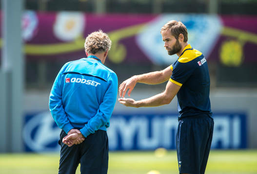 Erik Hamrén, förbundskapten och Olof Mellberg har ett