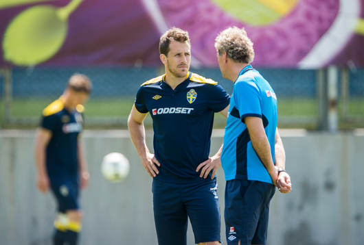 Tobias Hysén och Erik Hamrén pratar