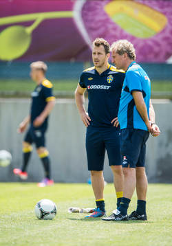 Tobias Hysén och Erik Hamrén pratar