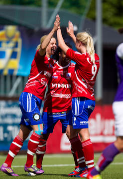 Sofie Andersson, Vittsjö, gör 1-0. Denesha Adams, Emma