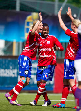 Sofie Andersson, Vittsjö, gör 1-0. Denesha Adams, Emma